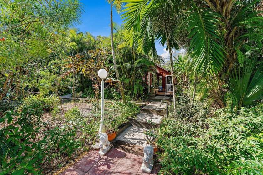 Discover this beautiful 2-story, 3 bedrooms, 2 bathrooms - Beach Home for sale in Jupiter, Florida on Beachhouse.com