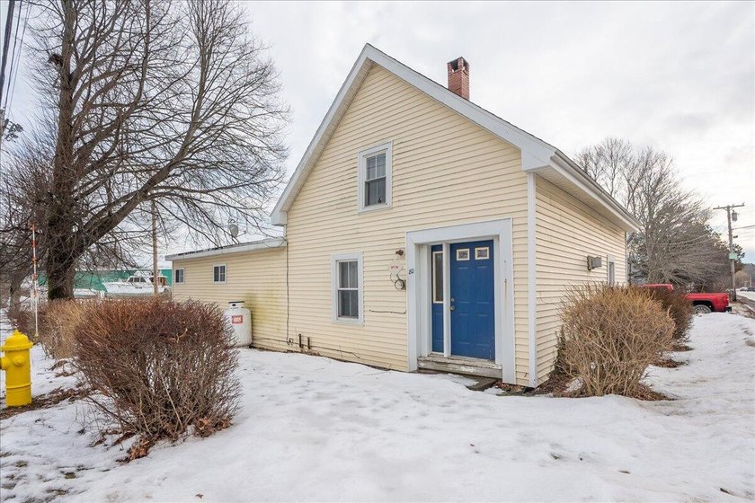 80 Holmes Street is not to be missed, this charming home - Beach Home for sale in Rockland, Maine on Beachhouse.com