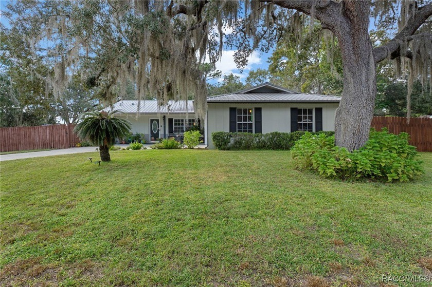 Welcome to your private Florida retreat! This charming Homosassa - Beach Home for sale in Homosassa, Florida on Beachhouse.com