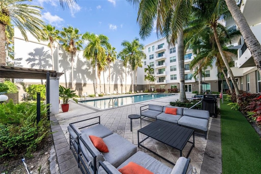 This is it! Stunningly renovated 1/1 in the popular Lauderdale - Beach Condo for sale in Fort Lauderdale, Florida on Beachhouse.com