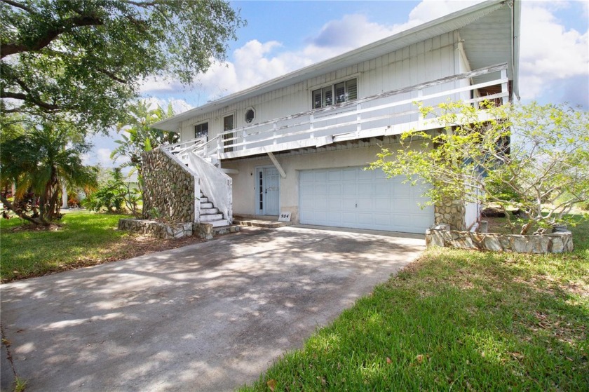 INVESTOR ALERT- Fantastic opportunity to pick up a fix n flip or - Beach Home for sale in Terra Ceia, Florida on Beachhouse.com