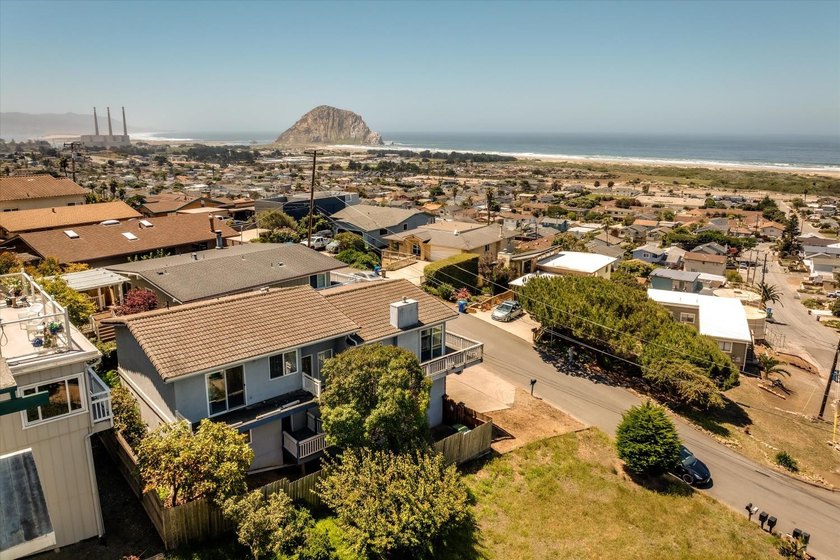 Perched above the coastline with sweeping panoramic views of the - Beach Home for sale in Morro Bay, California on Beachhouse.com