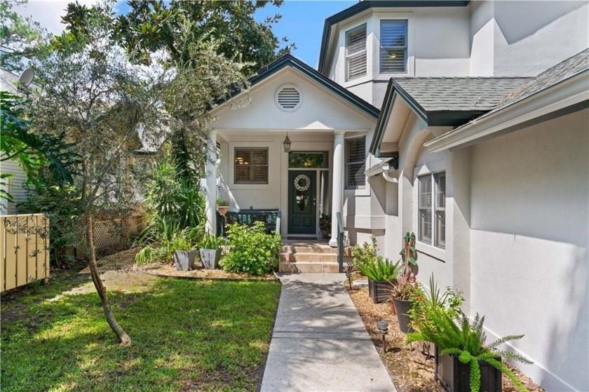 Nestled in gated Hampton Plantation, this charming patio home - Beach Home for sale in Saint Simons, Georgia on Beachhouse.com