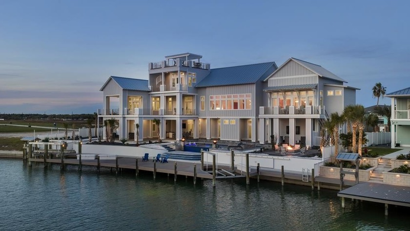 The Last Resort is a landmark waterfront estate offering an - Beach Home for sale in Rockport, Texas on Beachhouse.com