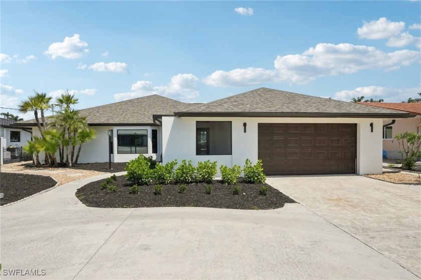 PRICE SLASHED OVER $300K,SELLER MOTIVATED! Sleek modern elegance - Beach Home for sale in Fort Myers Beach, Florida on Beachhouse.com