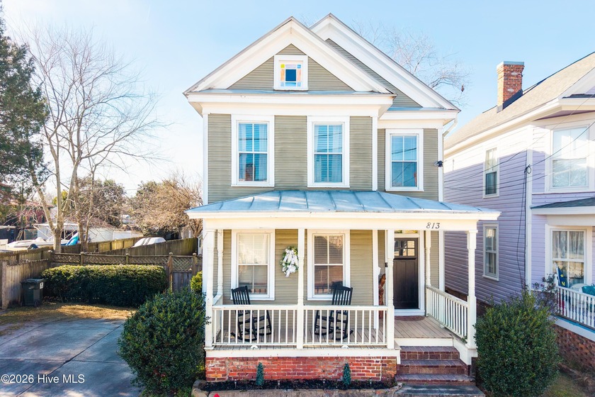 Charming downtown New Bern home with a welcoming front porch - Beach Home for sale in New Bern, North Carolina on Beachhouse.com
