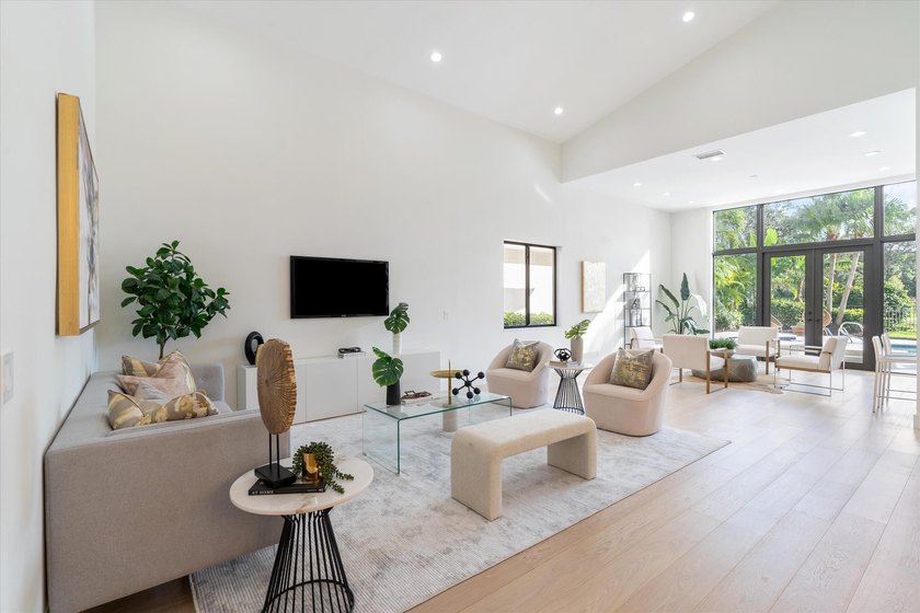 Exceptional, renovated paradise with private triple-fairway lake - Beach Home for sale in Palm Beach Gardens, Florida on Beachhouse.com