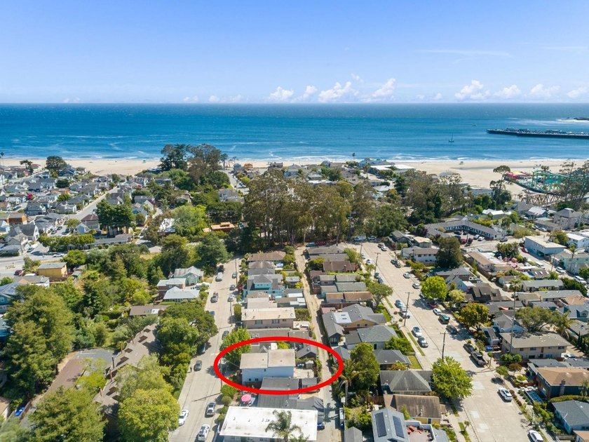 Sun, sand, and surf await! Welcome to coastal living in - Beach Home for sale in Santa Cruz, California on Beachhouse.com