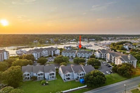 SOUGHT AFTER END UNIT MARINA HOME W/GARAGE! MESMERIZING STUNNING - Beach Townhome/Townhouse for sale in Hampton, Virginia on Beachhouse.com