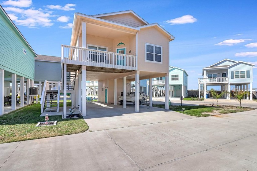 Welcome to your coastal retreat in Rockport, Texas! This - Beach Home for sale in Rockport, Texas on Beachhouse.com