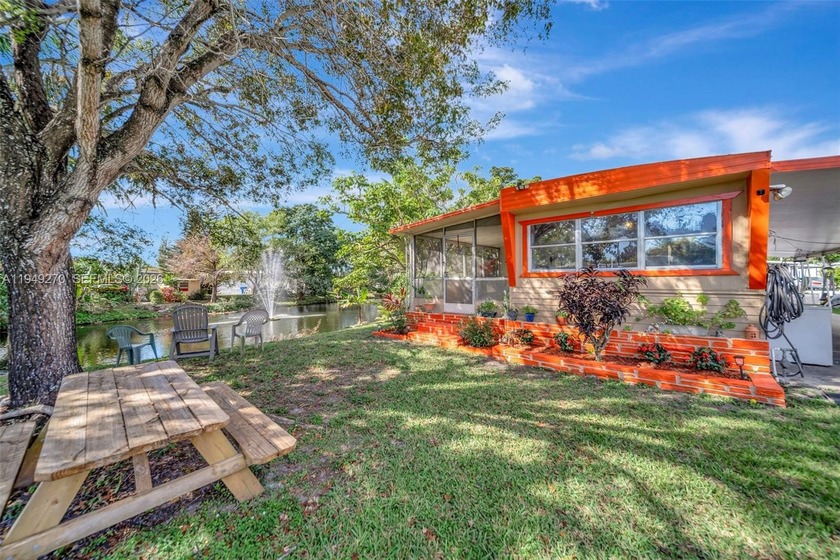Beautiful 2-bedroom, 2-bath manufactured home located in the - Beach Home for sale in Davie, Florida on Beachhouse.com