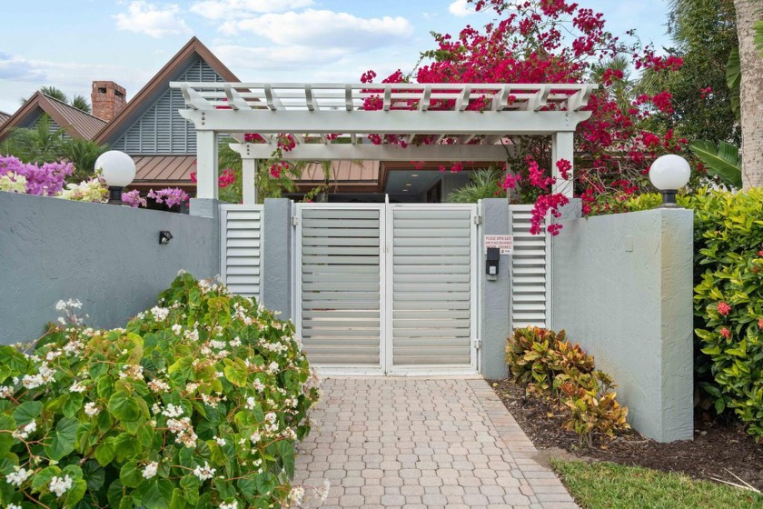 Welcome to 6342 SE Canterbury Lane, an entertainer's dream home - Beach Home for sale in Stuart, Florida on Beachhouse.com