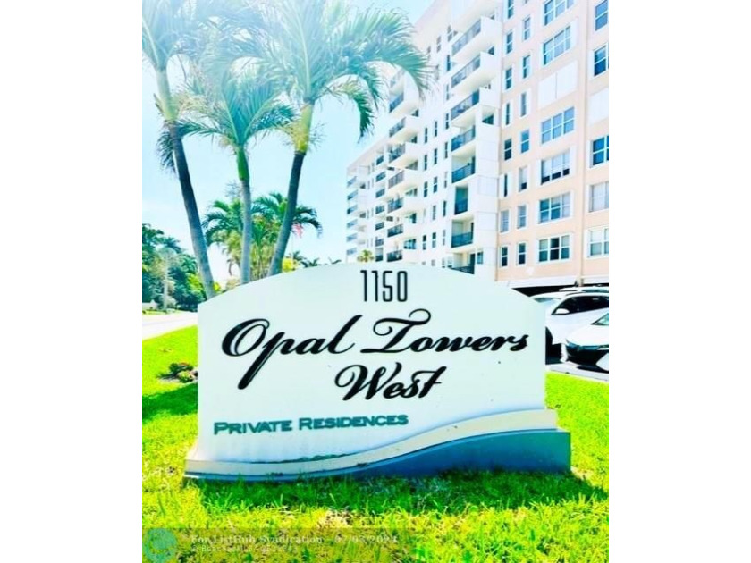 Highly sought after location Opal Towers West building on the - Beach Condo for sale in Hillsboro Beach, Florida on Beachhouse.com