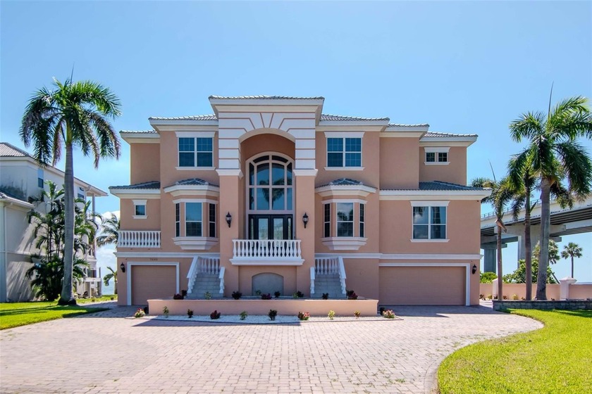 One or more photo(s) has been virtually staged. Experience the - Beach Home for sale in St. Petersburg, Florida on Beachhouse.com