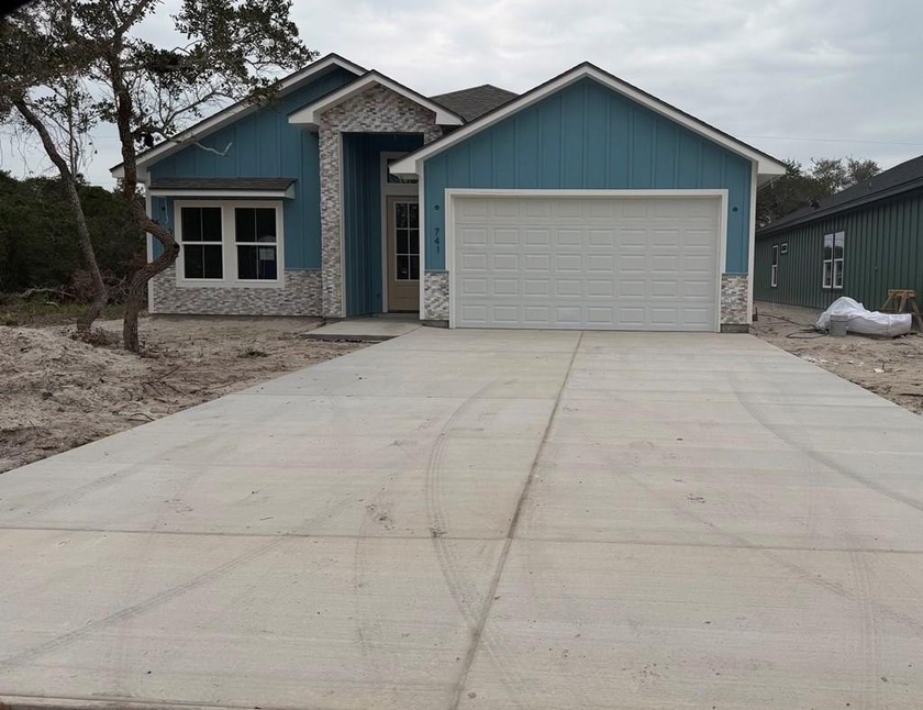 Welcome to 741 South 10th Street in South Aransas Pass, a - Beach Home for sale in Aransas Pass, Texas on Beachhouse.com