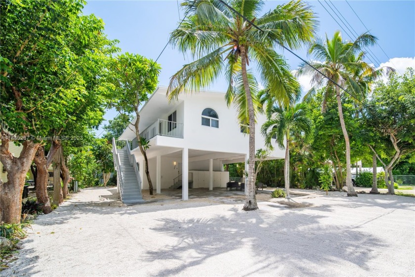Entertainers dream home, located in the sought after - Beach Home for sale in Tavernier, Florida on Beachhouse.com