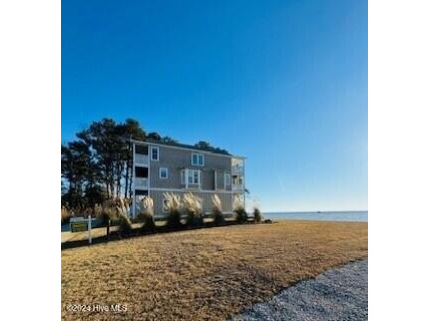 Beautiful Coastal Waterfront home w/ views of the Albemarle - Beach Home for sale in Jarvisburg, North Carolina on Beachhouse.com