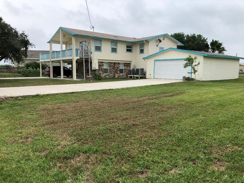 Canal front property with boat launch. This two-story, two-lot - Beach Home for sale in Rockport, Texas on Beachhouse.com
