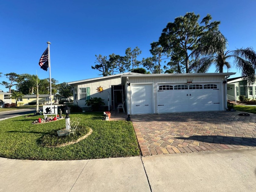 A beautifully maintained home with 2 split bedrooms, 2 bath and - Beach Home for sale in North Fort Myers, Florida on Beachhouse.com