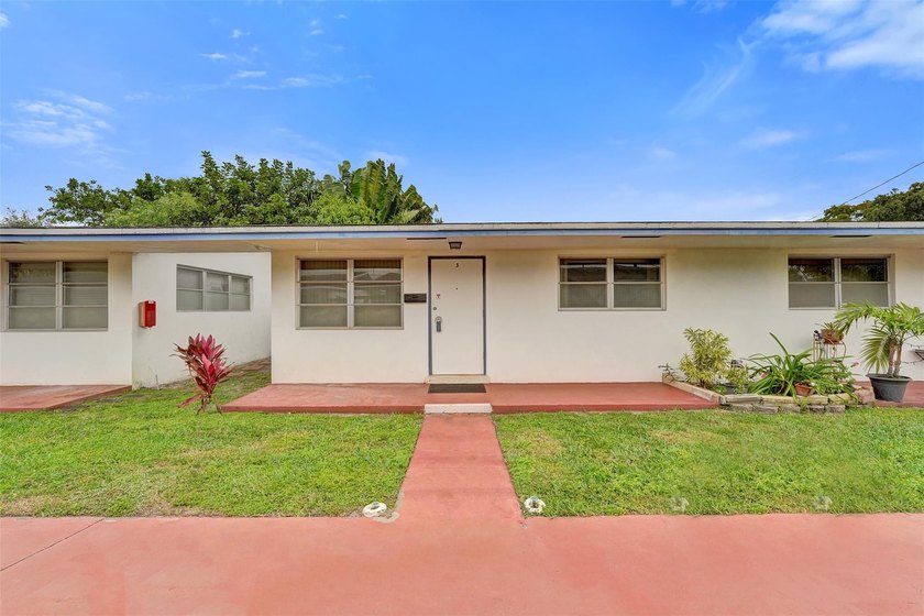 HOLLYWOOD HIDDEN GEM - METICULOUSLY MAINTAINED CO-OP! Discover - Beach Condo for sale in Hollywood, Florida on Beachhouse.com