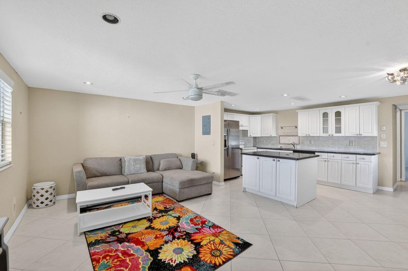 Beautifullly remodeled 1 bedroom in resort style Kings Point-new - Beach Condo for sale in Delray Beach, Florida on Beachhouse.com