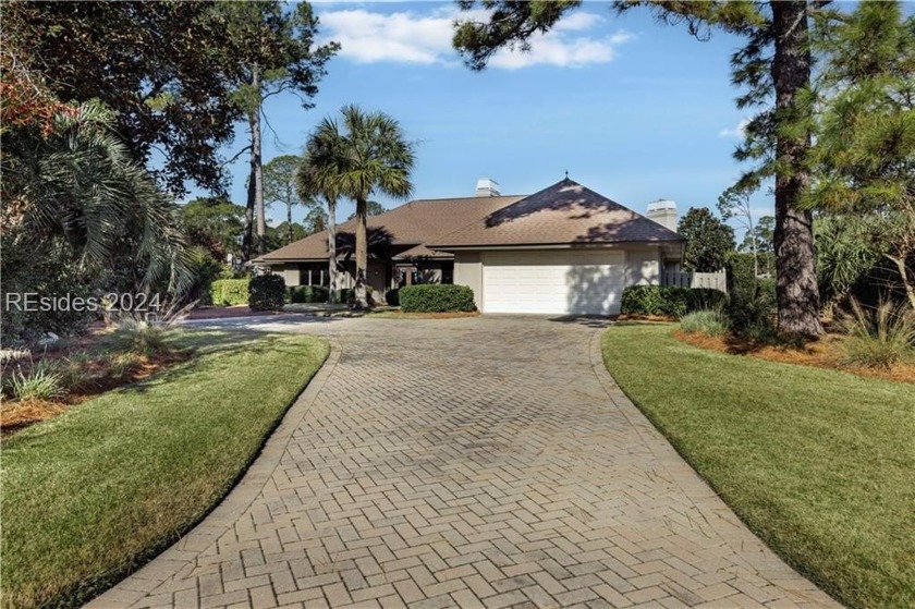 Pristine 3-bed + den/4th-bed, 2.5 bath home with lots of windows - Beach Home for sale in Hilton Head Island, South Carolina on Beachhouse.com