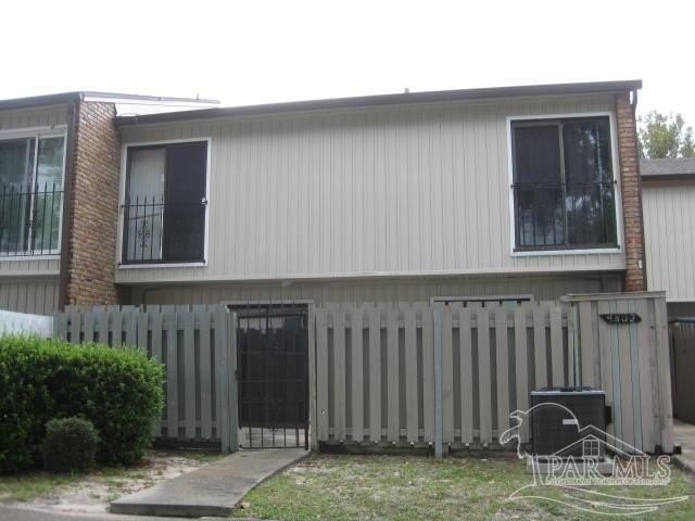 Located in Southeast Pensacola ~ This 2 story townhome backs up - Beach Home for sale in Pensacola, Florida on Beachhouse.com