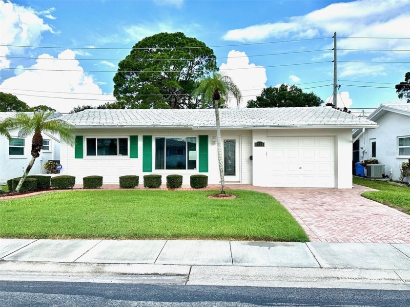 WOW!! Amazing home situated in the Mainlands.  A 55+ community - Beach Home for sale in Pinellas Park, Florida on Beachhouse.com