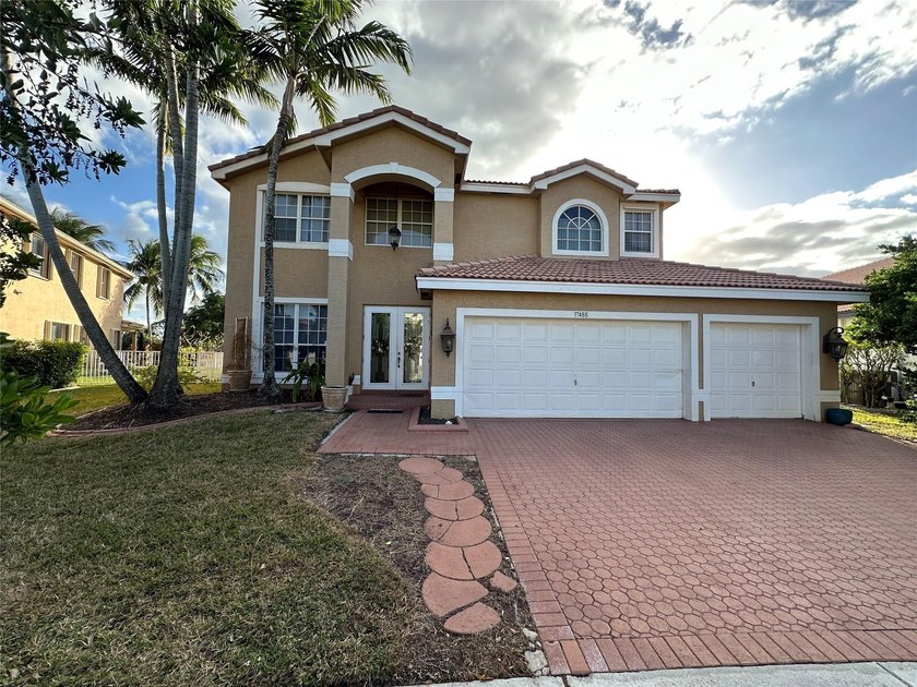 THE JEWEL OF SILVER LAKES. SILVER LAKES IS WHERE YOU WANT TO BE - Beach Home for sale in Miramar, Florida on Beachhouse.com