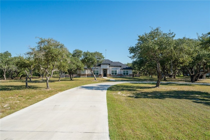 Poised on an expansive 5 acre lot, 1214 Rhodes promises an - Beach Home for sale in Aransas Pass, Texas on Beachhouse.com