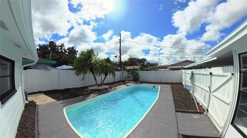 One or more photo(s) has been virtually staged. Welcome to this - Beach Home for sale in Largo, Florida on Beachhouse.com
