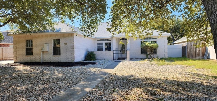 Well located RCC home on a quiet cul-de-sac in move-in condition - Beach Home for sale in Rockport, Texas on Beachhouse.com