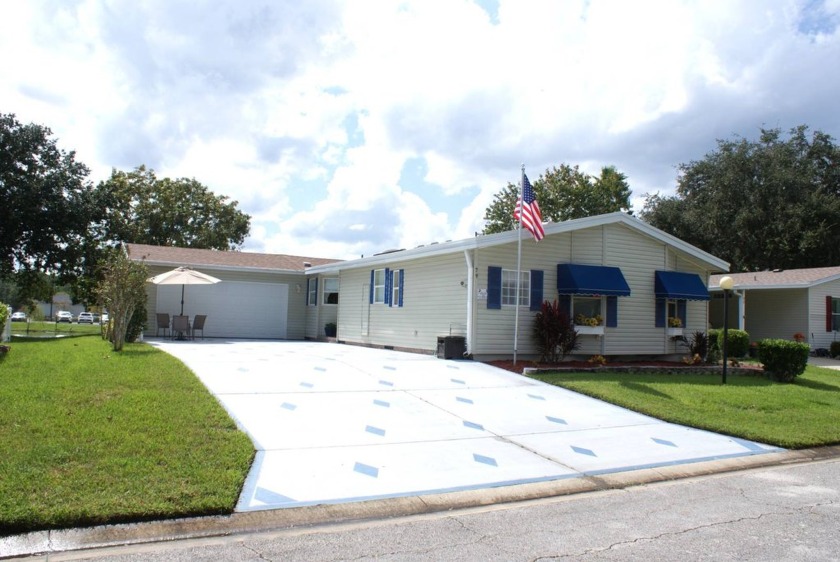 This beautiful 3 bedroom, 2 bath home has a newer roof with a - Beach Home for sale in Ormond Beach, Florida on Beachhouse.com