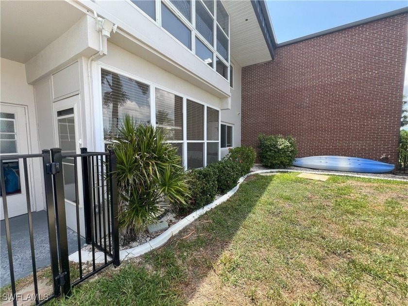 Direct Gulf Access! This beautifully remodeled waterfront condo - Beach Condo for sale in Cape Coral, Florida on Beachhouse.com