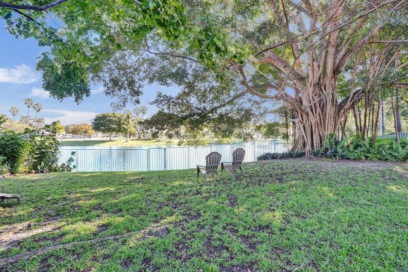 Lakefront opportunity in Embassy Lakes. This 4-bed 2-bath home - Beach Home for sale in Cooper City, Florida on Beachhouse.com