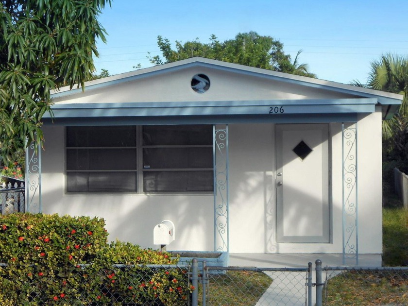 CONCRETE-BLOCK HOUSE, in POPULAR LAKE WORTH BEACH!  EXCELLENT - Beach Home for sale in Lake Worth Beach, Florida on Beachhouse.com