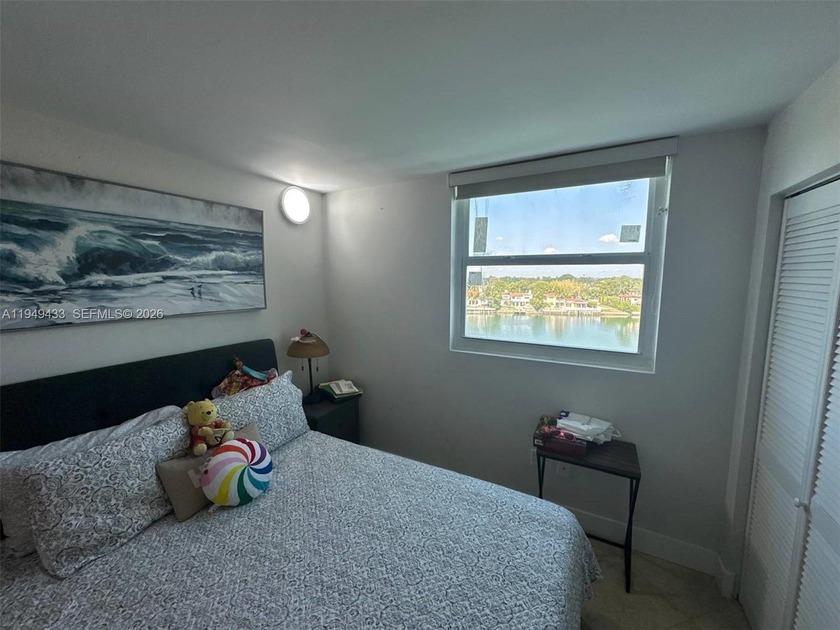 Beautiful 2-bedroom, 2-bathroom residence with direct bay views - Beach Condo for sale in Miami Beach, Florida on Beachhouse.com