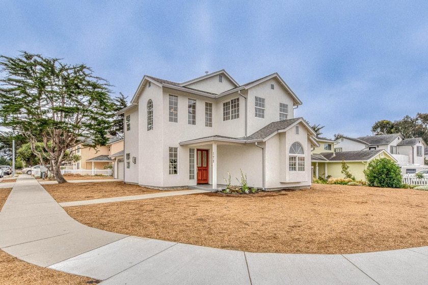 Welcome to Cypress Sands. Built in 2001, this refreshed home - Beach Home for sale in Marina, California on Beachhouse.com