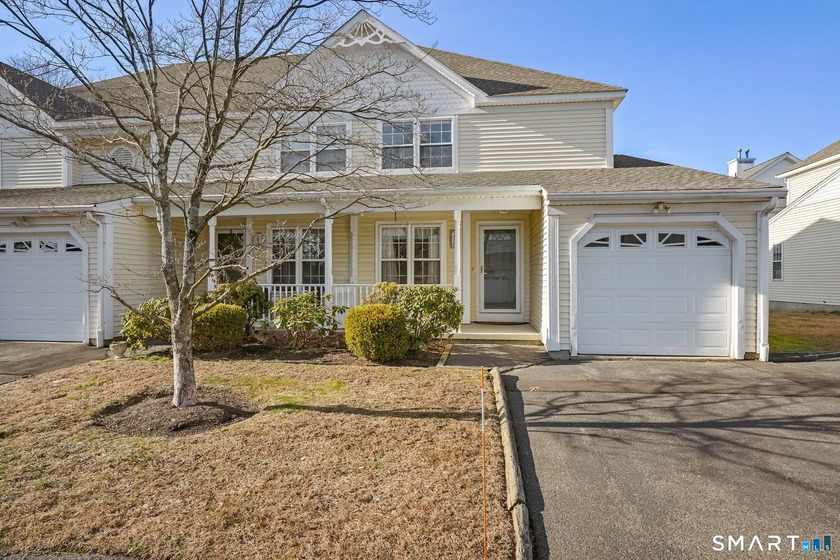 WELCOME HOME! Sought after Patchen Mews condominium complex - Beach Condo for sale in Milford, Connecticut on Beachhouse.com
