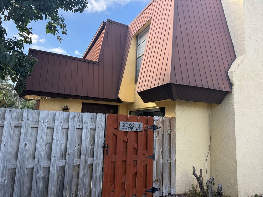 Charming 2BR/1.5BA townhome in the heart of Palm Beach Gardens - Beach Townhome/Townhouse for sale in Palm Beach Gardens, Florida on Beachhouse.com