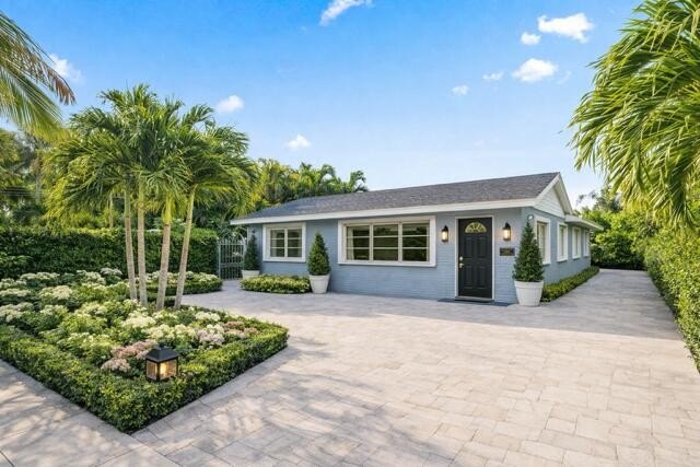 Is there a 4-bed home in SoSo walking distance to the - Beach Home for sale in West Palm Beach, Florida on Beachhouse.com