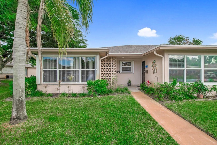 THIS UNIT IS A GREAT SIZE ONE FLOOR VILLA WITH PATIO TO RELAX - Beach Condo for sale in Delray Beach, Florida on Beachhouse.com