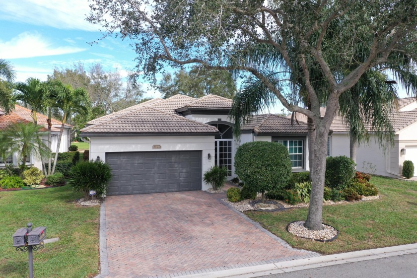 PRICED TO SELL, you do not want to miss this SPACIOUS DEVON II - Beach Home for sale in Boynton Beach, Florida on Beachhouse.com