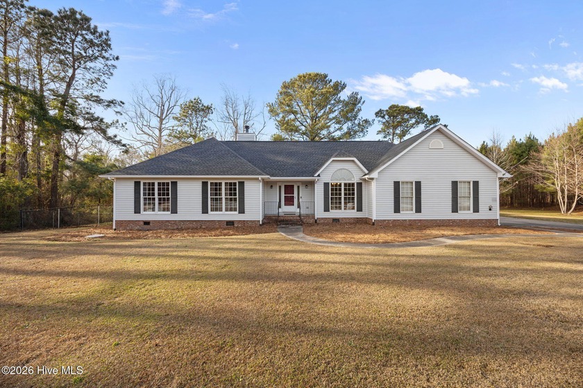 Welcome to 400 Carolina Pines Blvd, a charming home ideally - Beach Home for sale in New Bern, North Carolina on Beachhouse.com