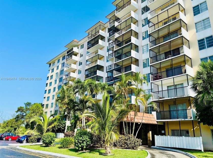Beautiful 2/2 condo with approx. 1000 SF. tile throughout, and a - Beach Condo for sale in Lauderhill, Florida on Beachhouse.com