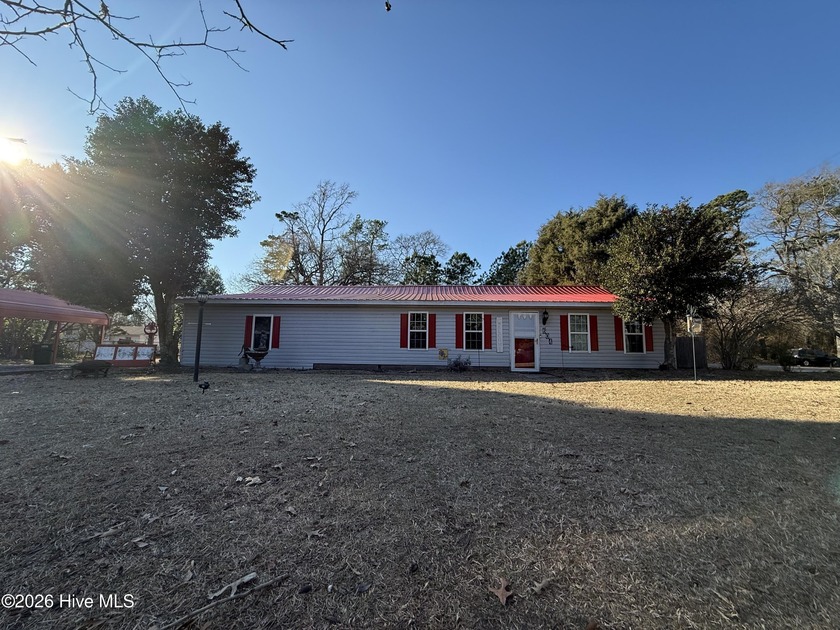 Check out this spacious home on two lots w double vehicle - Beach Home for sale in Edenton, North Carolina on Beachhouse.com