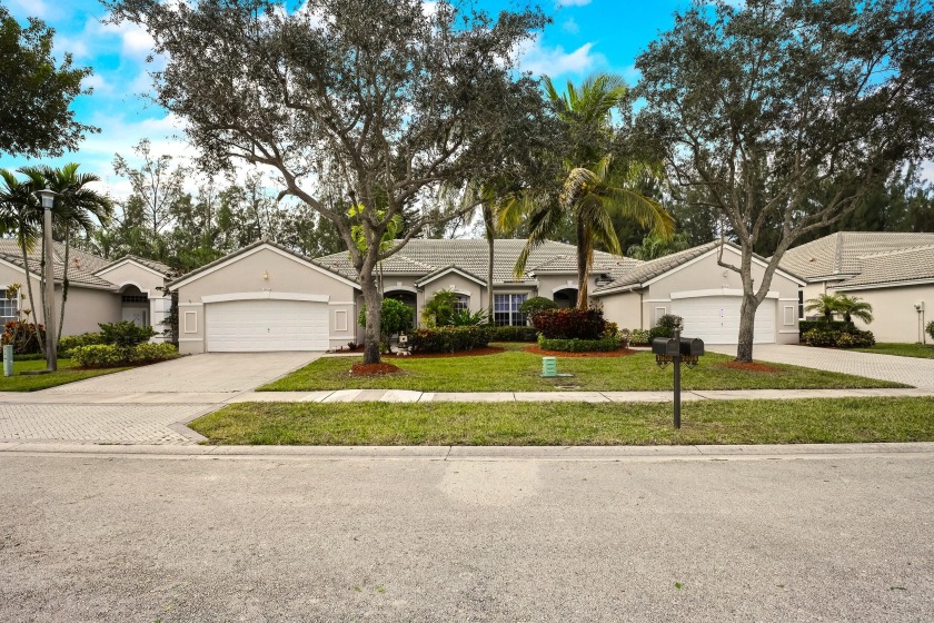 Lovely spacious open concept Villa In Brittany Lakes; priced to - Beach Home for sale in Boynton Beach, Florida on Beachhouse.com