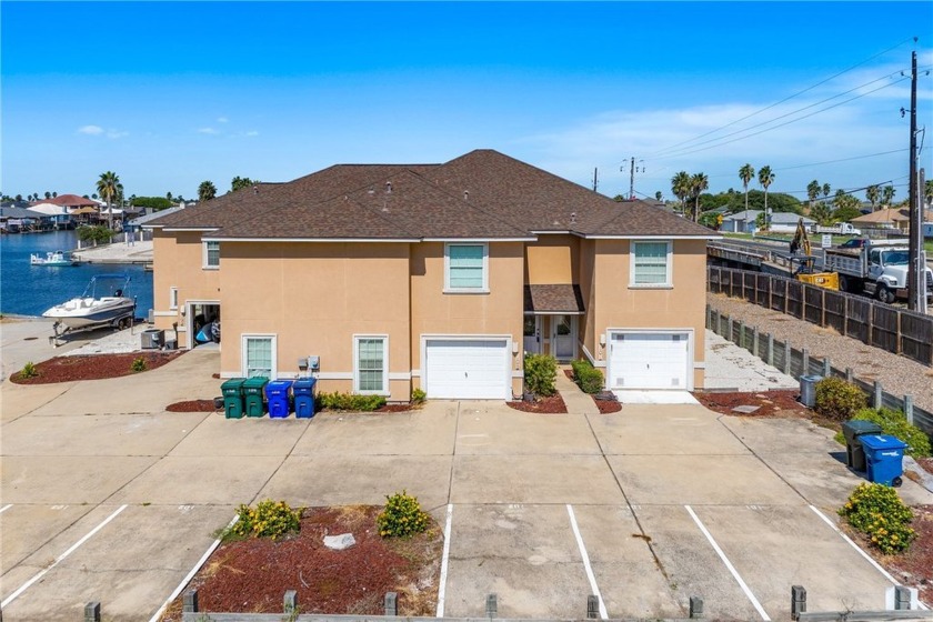 Experience life on the water in this fully furnished 3-bedroom - Beach Townhome/Townhouse for sale in Corpus Christi, Texas on Beachhouse.com