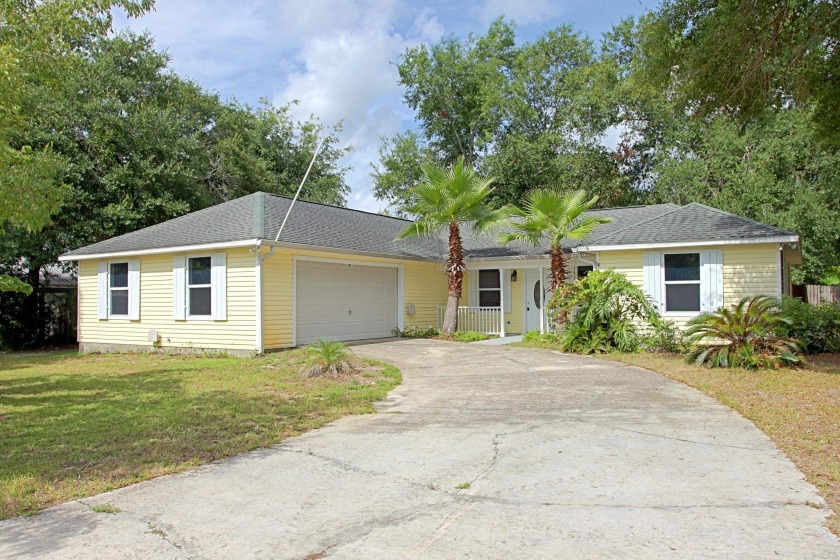 Beautifully remodeled, move-in ready 3BD/2BA home on a double - Beach Home for sale in Carabelle, Florida on Beachhouse.com
