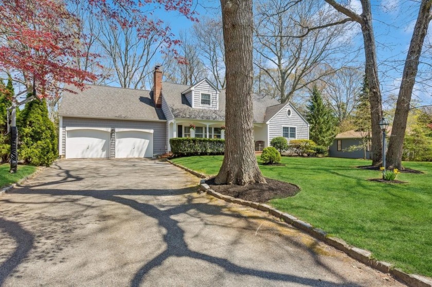 Wonderful 4+BR, 2.5ba, Cape located around the corner from Goose - Beach Home for sale in Southold, New York on Beachhouse.com